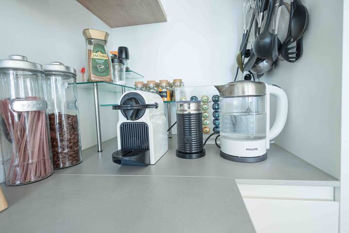 New 2 bd Apartment on the park with balcony gallery image 4