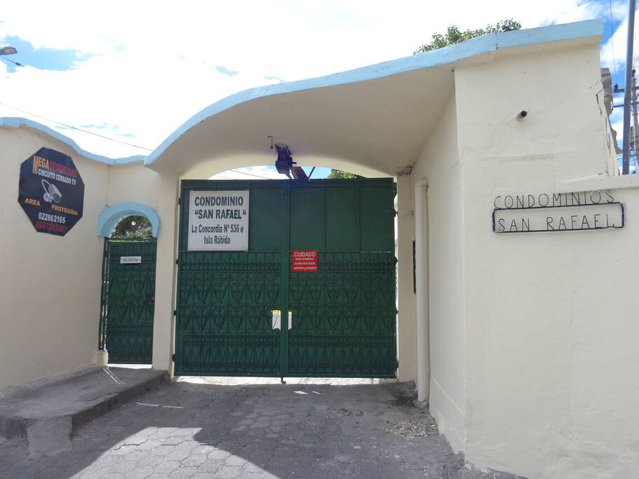 Entrada al Conjunto