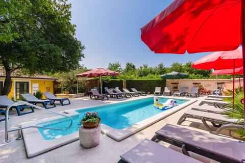 Fewo Oliveto with pool, barbecue, children's playground