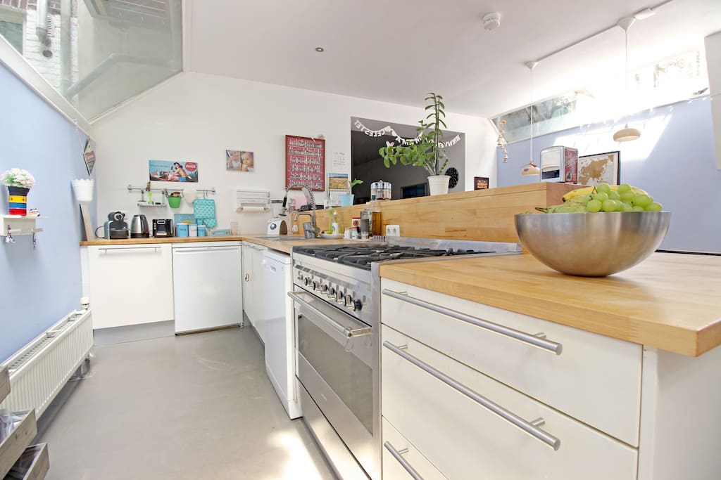 The fully equipped kitchen