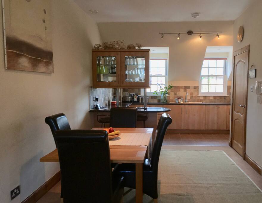 open plan kitchen/dining area