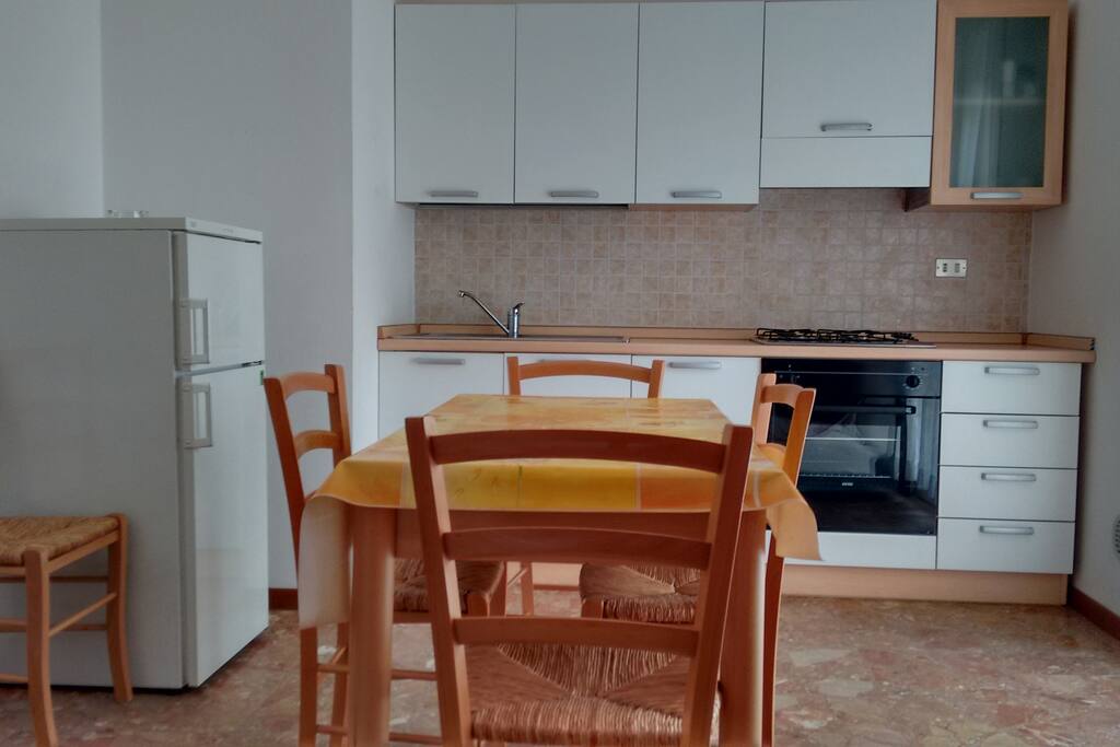 Cucina accessoriata