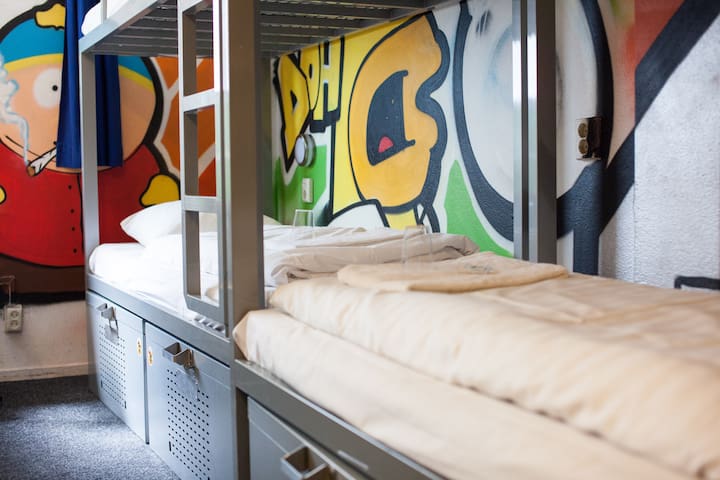 Bed in 8-Bed Mixed Dorm with Ensuite