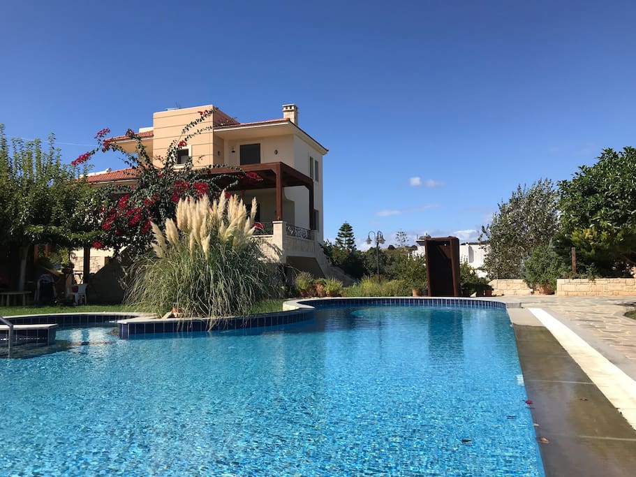 Outside view of Anna-Maria villa with pool