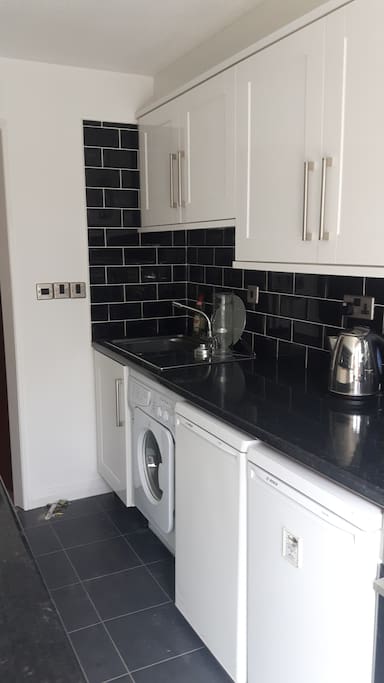 Fully fitted kitchen and appliances