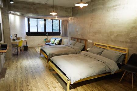 西門町 loft 工業風裝潢 大空間全新衛浴 2-4人房 有電梯  近捷運西門站(8-10分鐘)