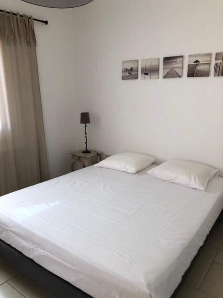 غرفة نوم 5
حمام بسرير مزدوج ومرحاض 