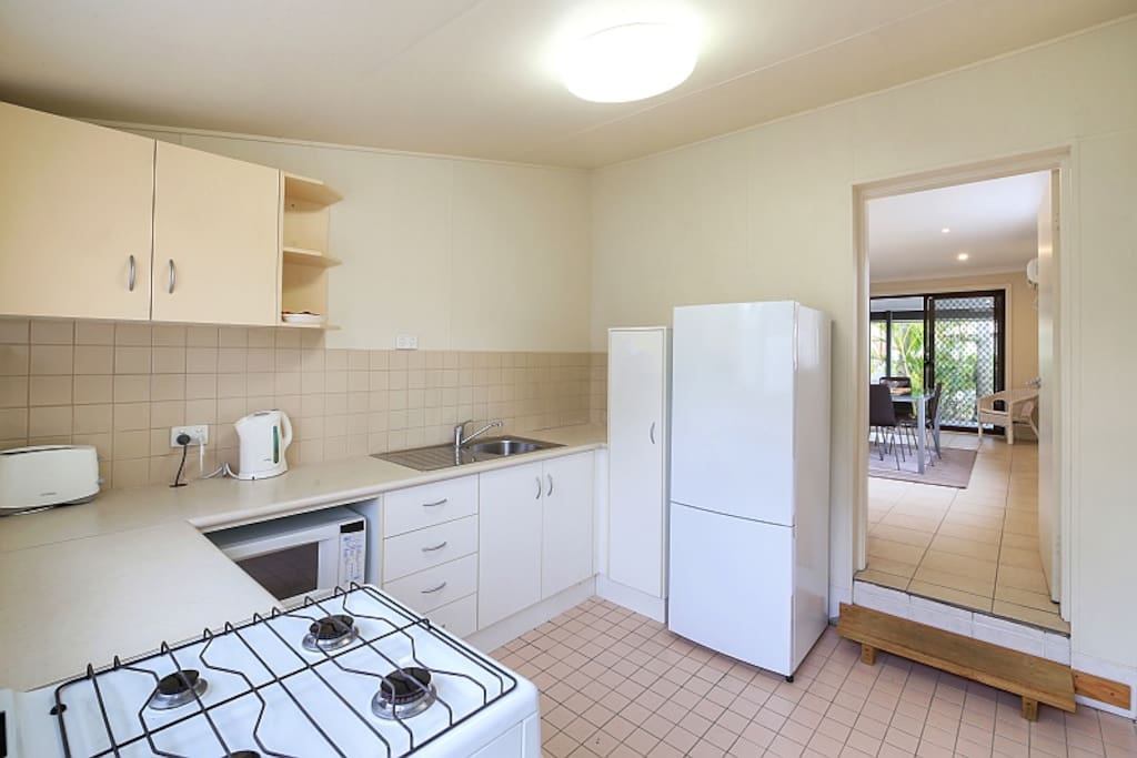Fully functional kitchen - Step up to Dining area for 5