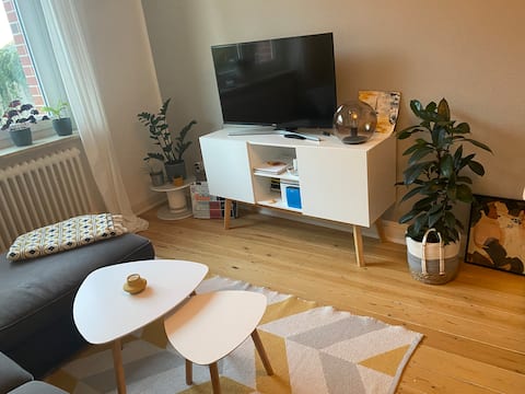 Leistungsstarkes Airbnb: Central, bright apartment on the canal in Barmbek-Süd in Barmbek Süd