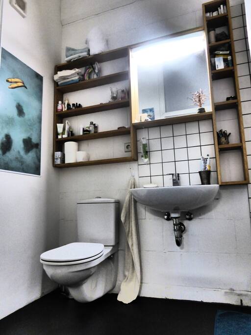 das Bad - the bathroom