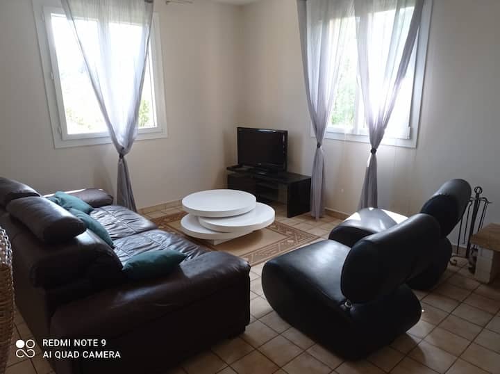 Villa "Farnaïres"
Gîte 3*
12 Pers.piscine Chauffée - Joyeuse