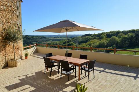 Aux Volets Bleus, few steps away from village life