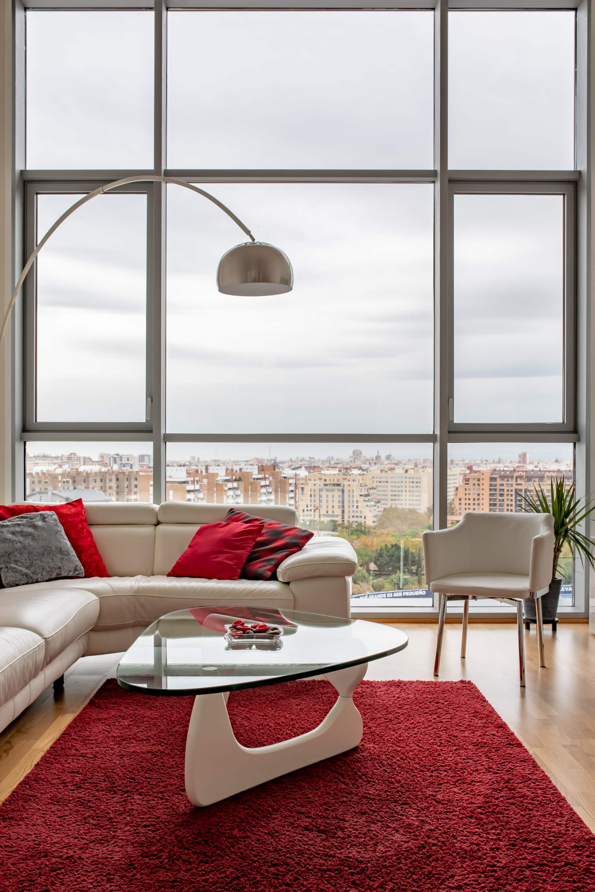 Loft with amazing panoramic views, free parking and Internet.