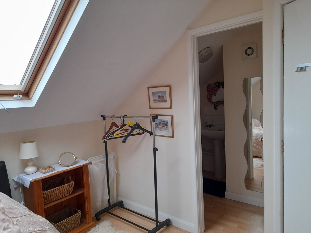 Attic Room To Rent