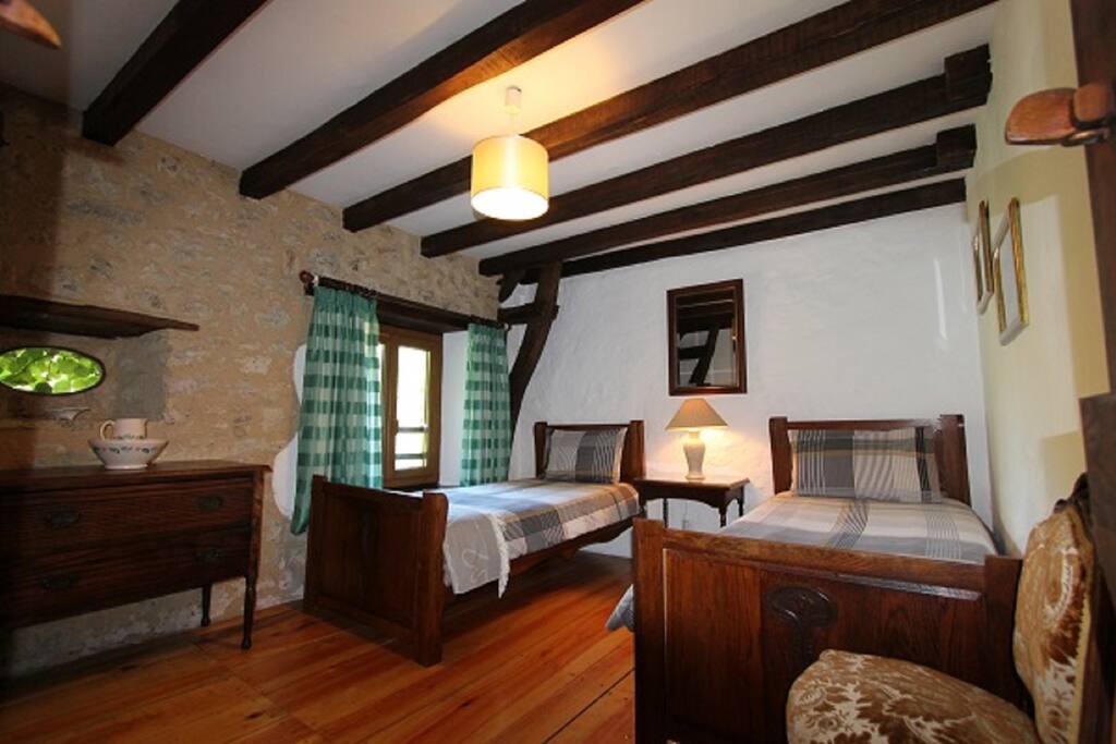 Chambre 2 , 2 lits simple