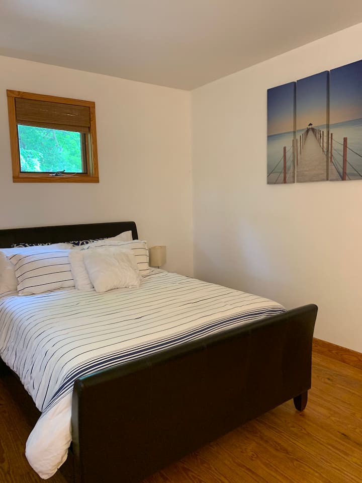 غرفة النوم الرئيسية.