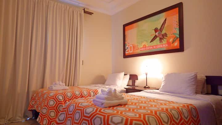 带双人床的第二间卧室