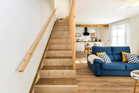 Propiedad de Airbnb exitosa: Living Albayzin. Parking & Wifi en Granada