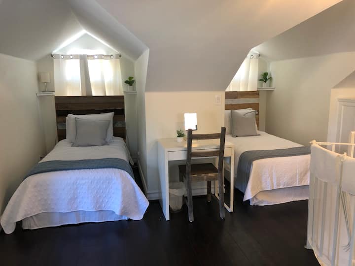 Loft/卧室5  
2张单人床3楼