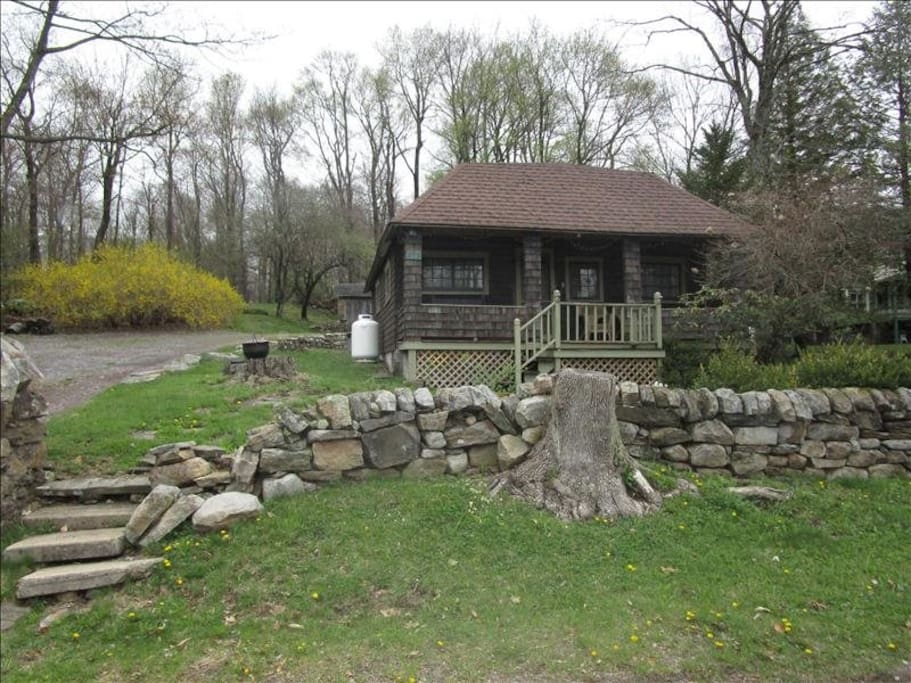 Sadies Bungalow Front