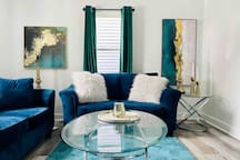 Suite Space B | KING 1BD/1BA Apt near UE