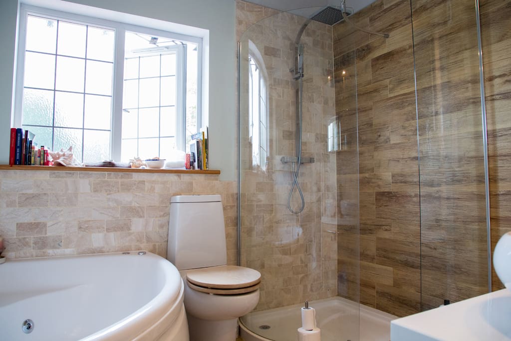 Bathroom with walk in shower & jaquzzi bath