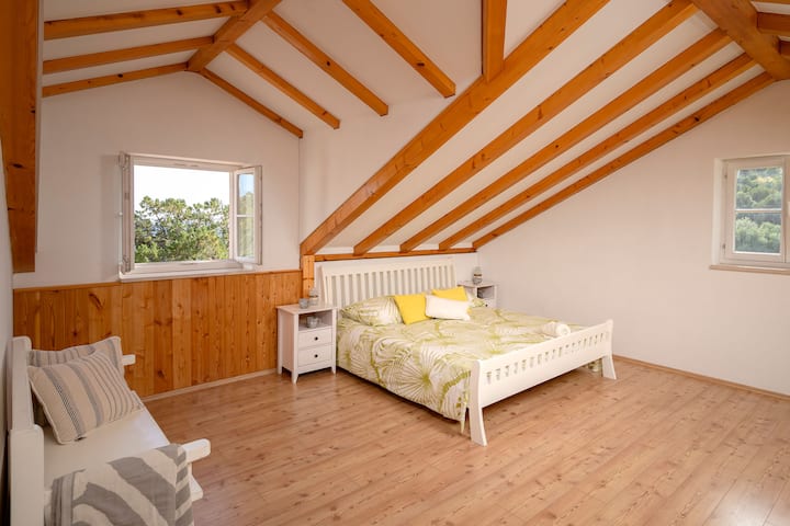 ห้องนอนกว้างขวางเต็มไปด้วยแสงธรรมชาติ!