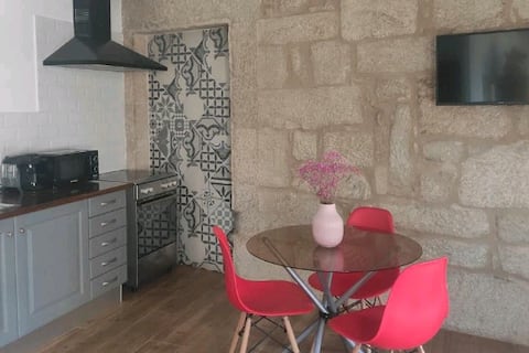 Anuncio de Airbnb popular: Historical Studio en Pontevedra