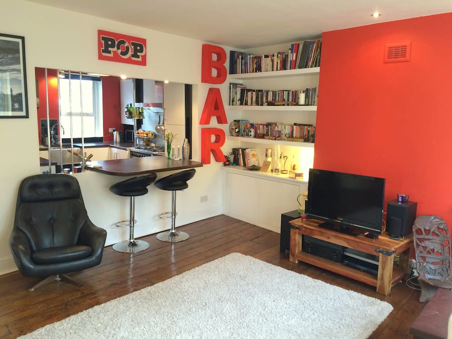 Sitting room with breakfast bar