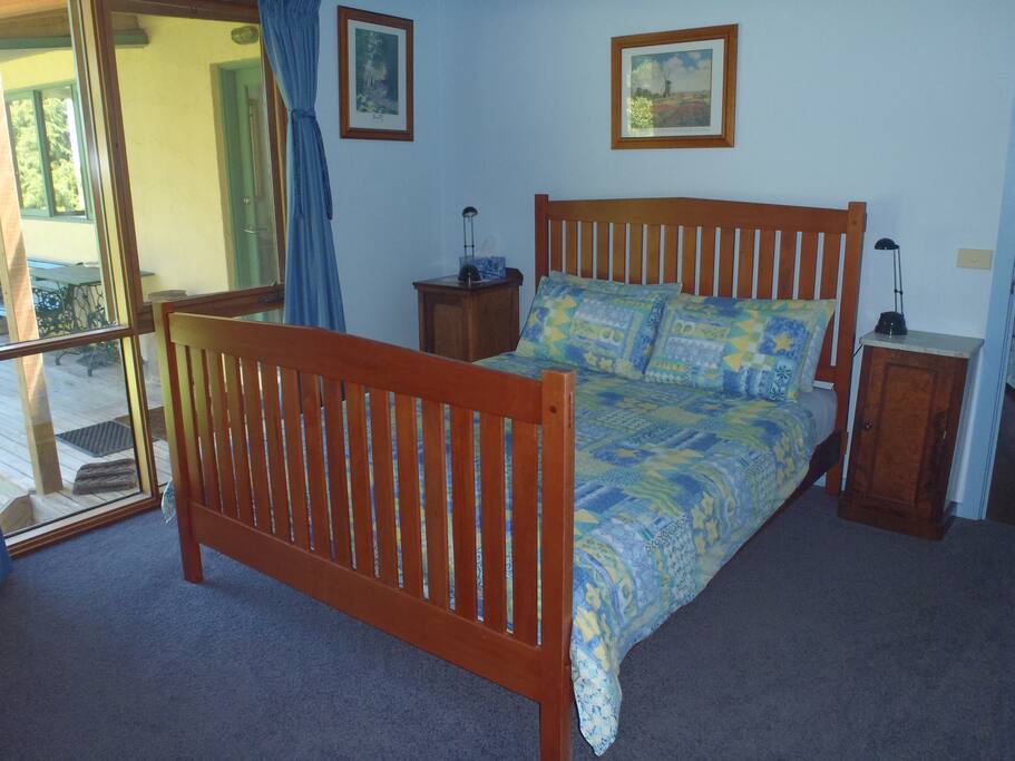 Guest Bedroom with Queen bed