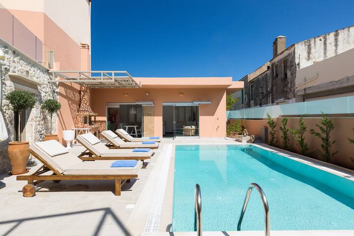 Timeless Elegance Embraced by Comfort and Bliss gallery image 2