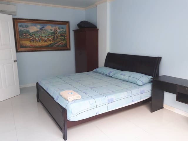 Orange Inn / Executive Deluxe Room / 4th Floor