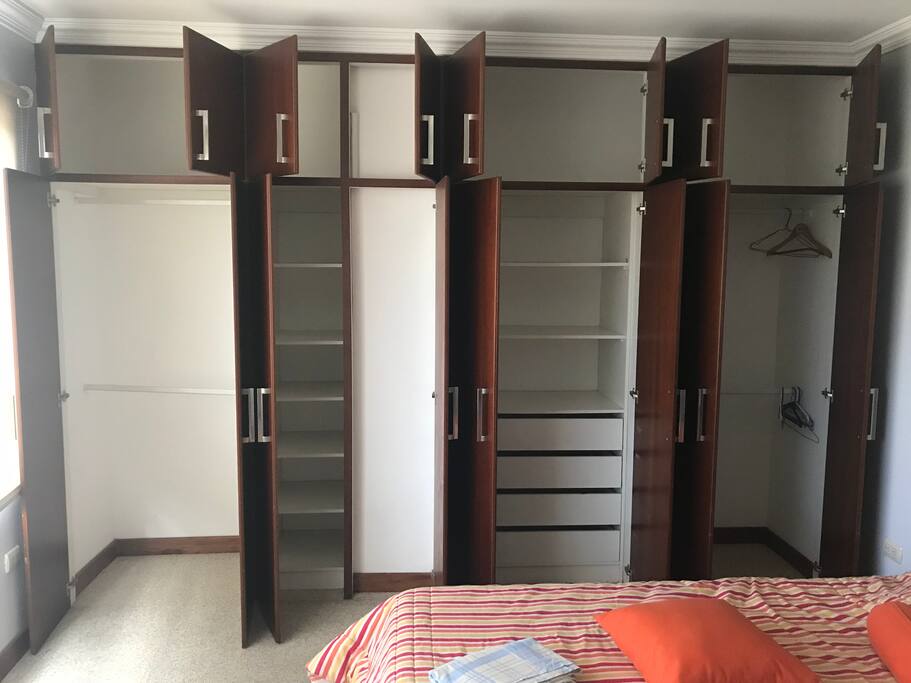 Closet en cada dormitorio