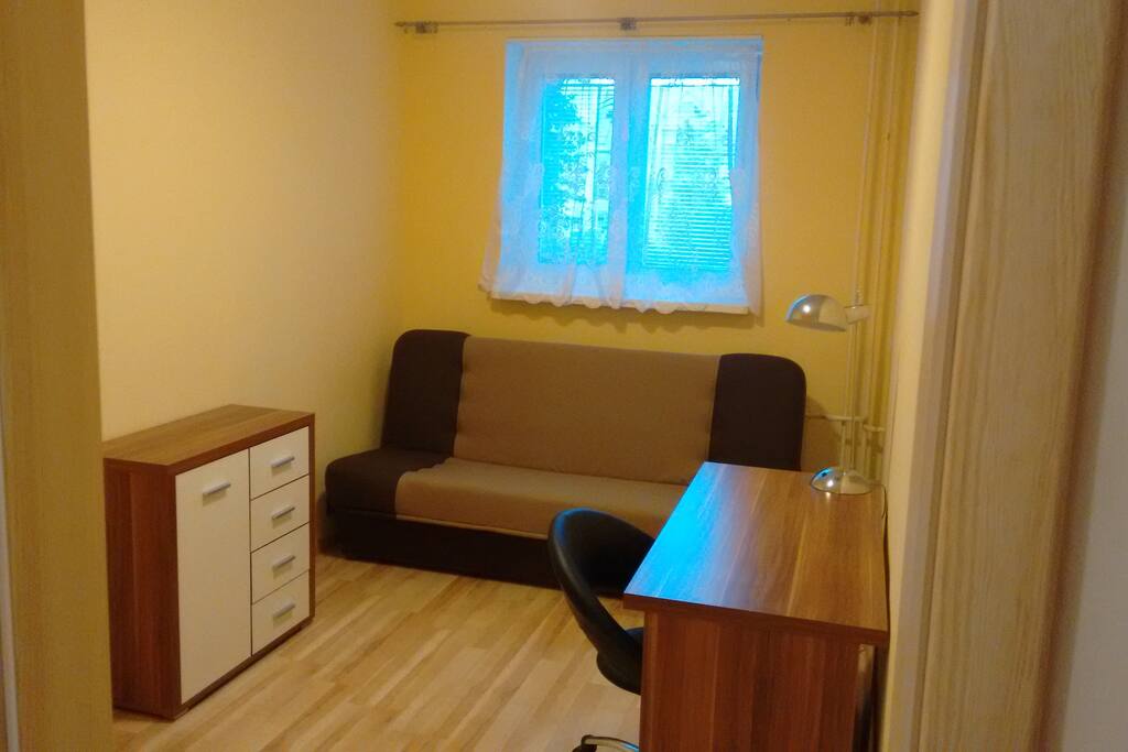 Pokój z kanapą