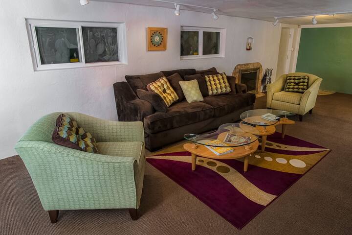 Roomy Apt Downtown/Campus Area