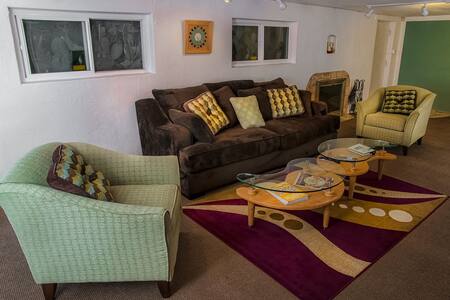 Roomy Apt Downtown/Campus Area