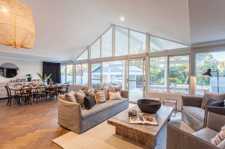 Aquila I Private Properties gallery image 2