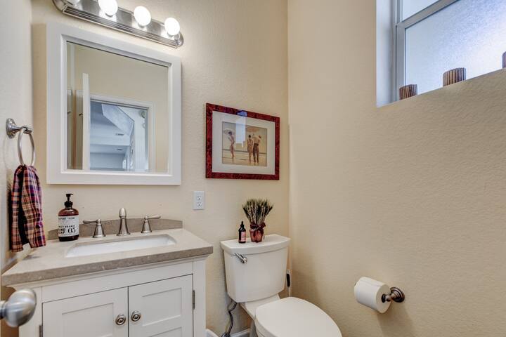 Stunning 4 Bed Full House in the Heart of LoHi! gallery image 5