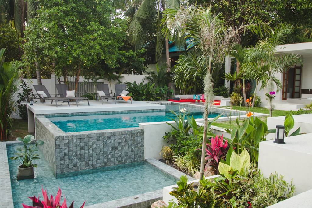 Relax and spend the days sunbathing on the private sundeck along with relaxing lounge and beautiful large swimming pool.