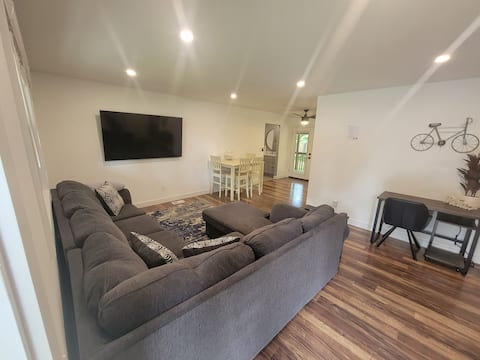 Lyndhurst Lounge