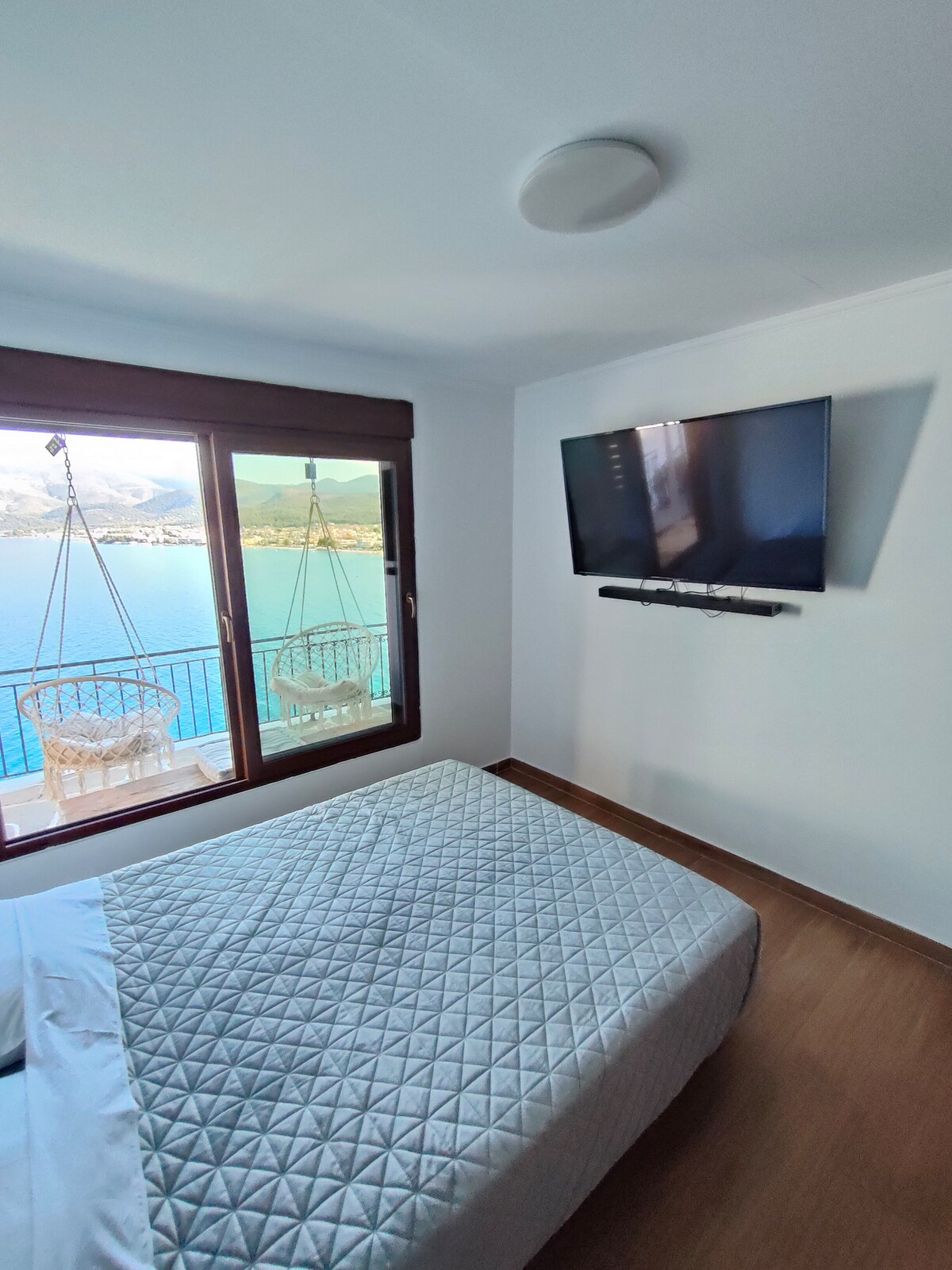 mwanga wa jua na hewa yenye chumvi