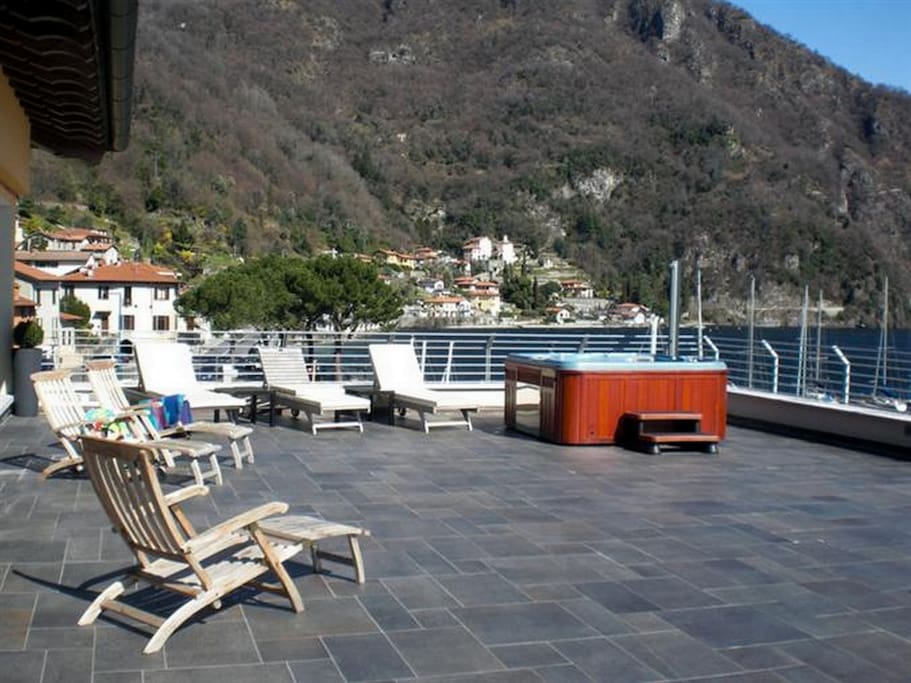 Large terrace with an amazing lakeview