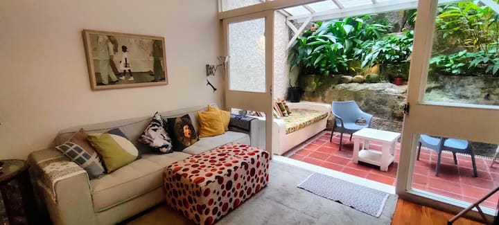 Leme/Copa, 2 bedrooms, terrace, 50m from the beach