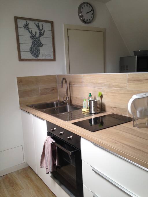 Cuisine équipe à partager pour les personnes des deux chambres à louer.