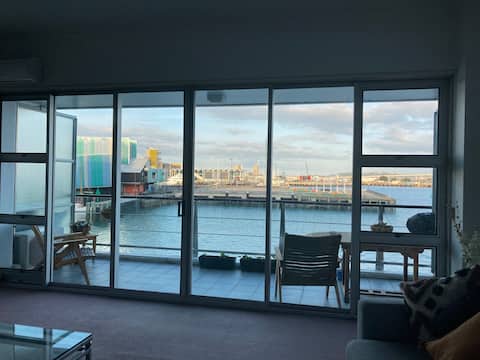 Successful Airbnb property: Water Front Apartment in Auckland City Centre