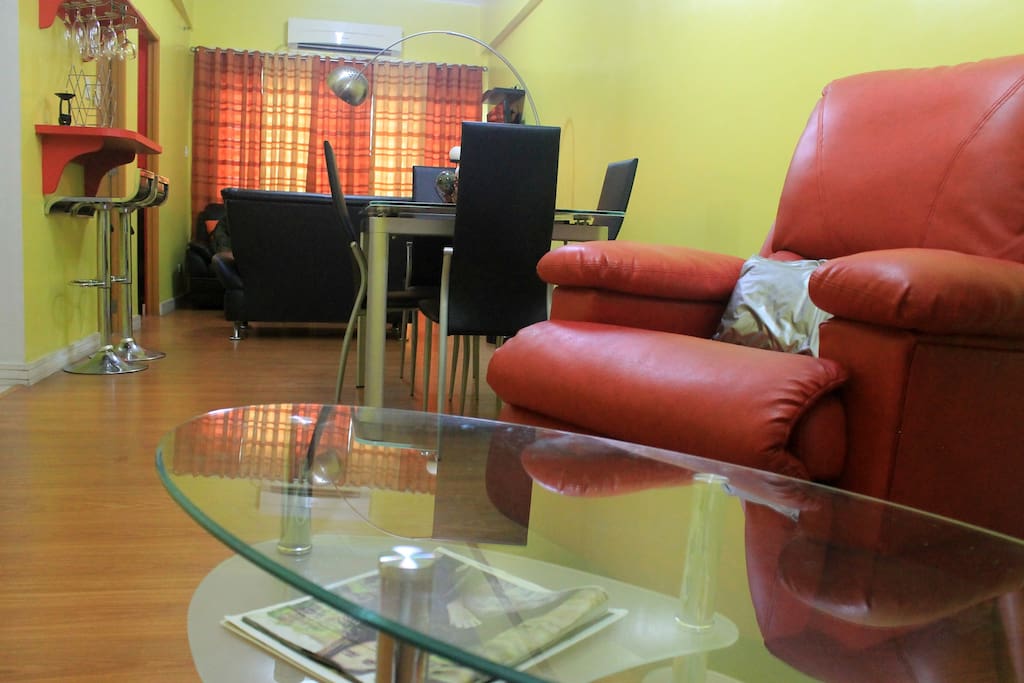 Functional furniture to enjoy the spacious living room, dining room and reading area