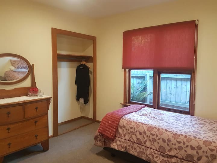 Dhomë gjumi e vetme.