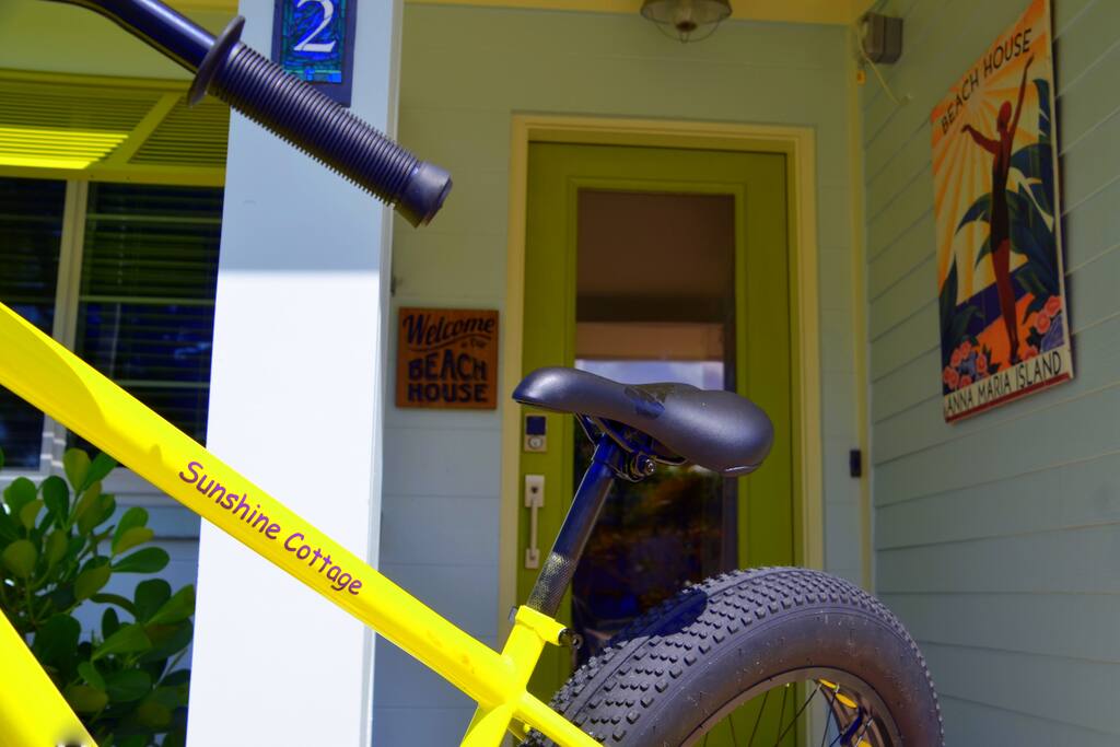 Sunshine Cottage is close to everything that makes Anna Maria City so special.