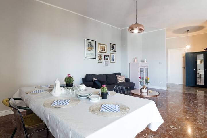 COZY APPARTMENT IDEALE PER MOVIDA E SMART WORKING gallery image 3