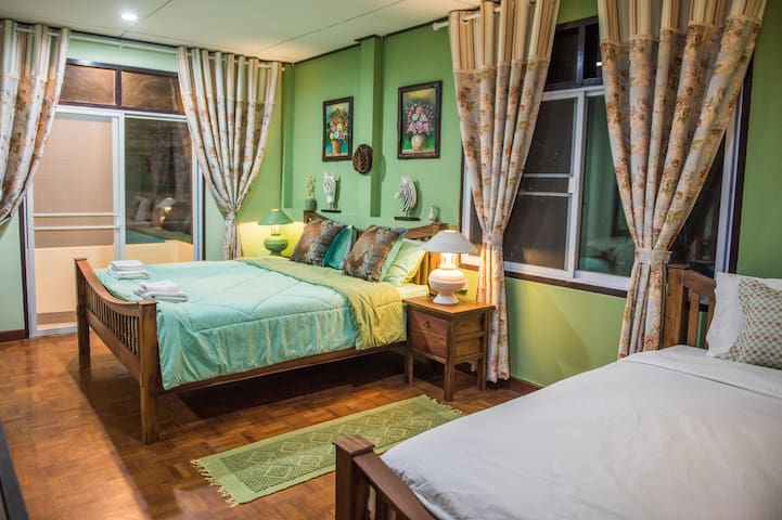 Dream Garden Villa (Family Room-1)